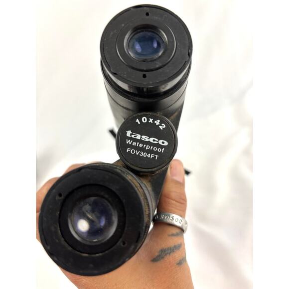 Tasco Sierra 10x42 FOV 304 FT Binoculars Waterproof - Picture 5 of 13